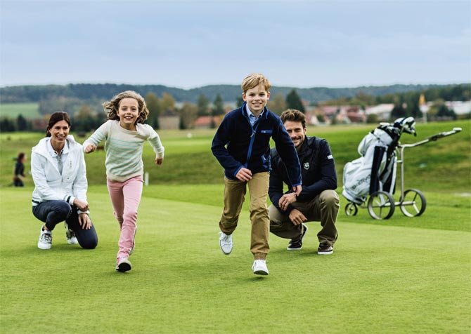 Gemeinsam: Familienspaß auf dem Golfplatz