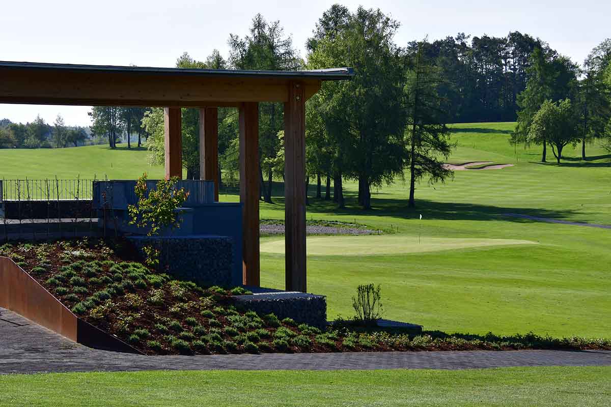 Stuttgarter Golf-Club Solitude e. V.: Leicht hügelig, flankiert von Wald und Baumgruppen: Toller Parkland Course